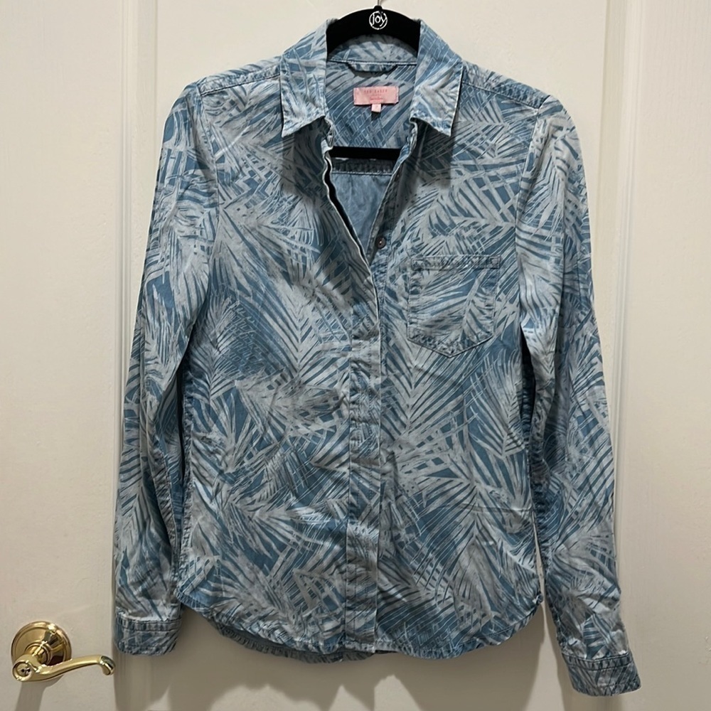 Ted Baker Branca Palm Leaf Print Denim Shirt
Size 2